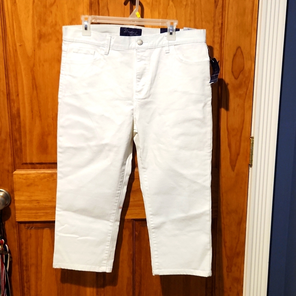 NYDJ white capris with gorgeous back pocket embellishments.